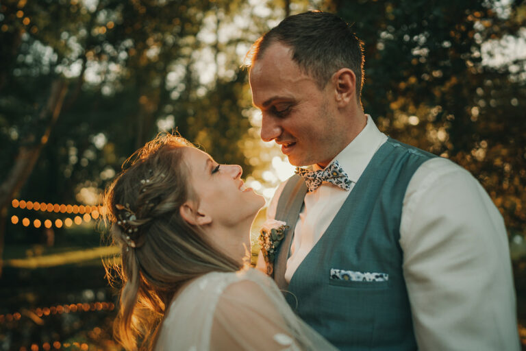 le mariage Fany et Jérémie au moulin des cherottes dans l'Eure au bord de l'Iton par Alain Leprévost photographe vidéaste de mariage en Normandie