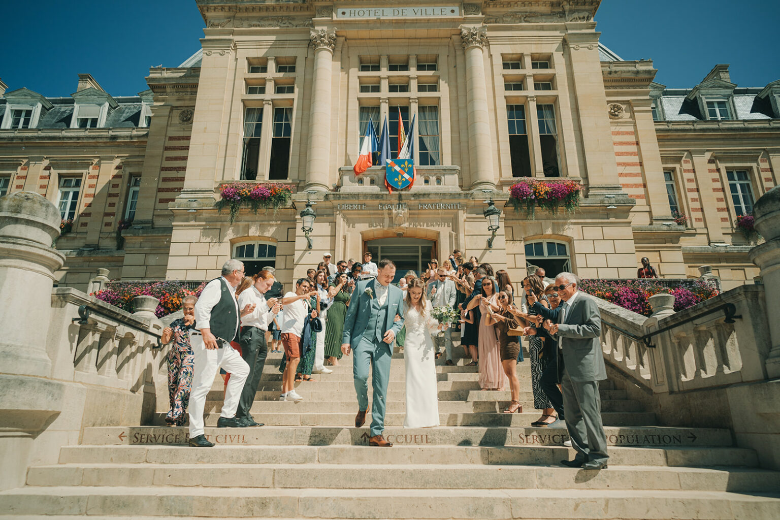 le mariage Fany et Jérémie à la mairie d'Evreux par Alain Leprévost photographe vidéaste de mariage en Normandie