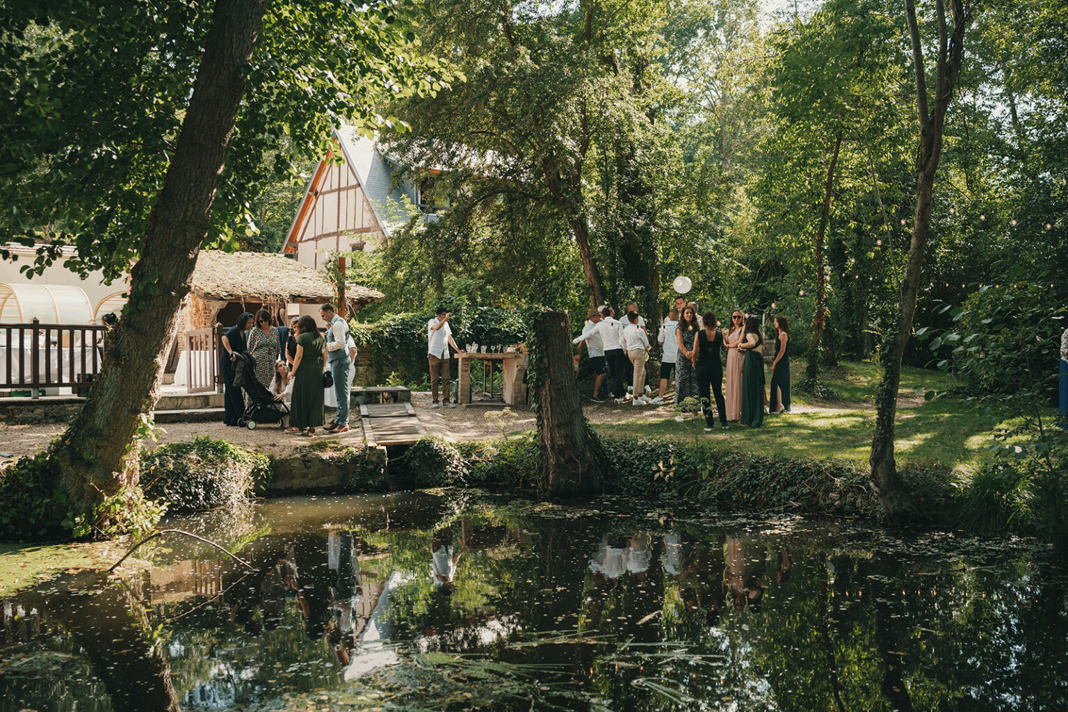 le mariage Fany et Jérémie au moulin des cherottes dans l'Eure au bord de l'Iton par Alain Leprévost photographe vidéaste de mariage en Normandie